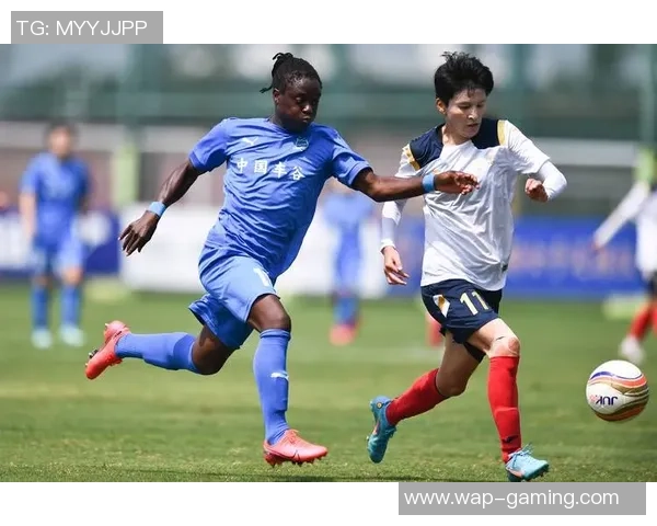 破晓聊足球：深入探讨足球战术与球员心理的精彩对话